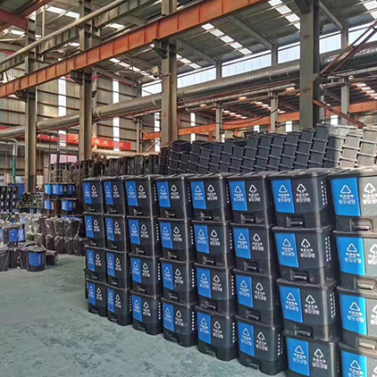 鑫豐潔塑料分類腳踏式垃圾桶現(xiàn)貨倉庫